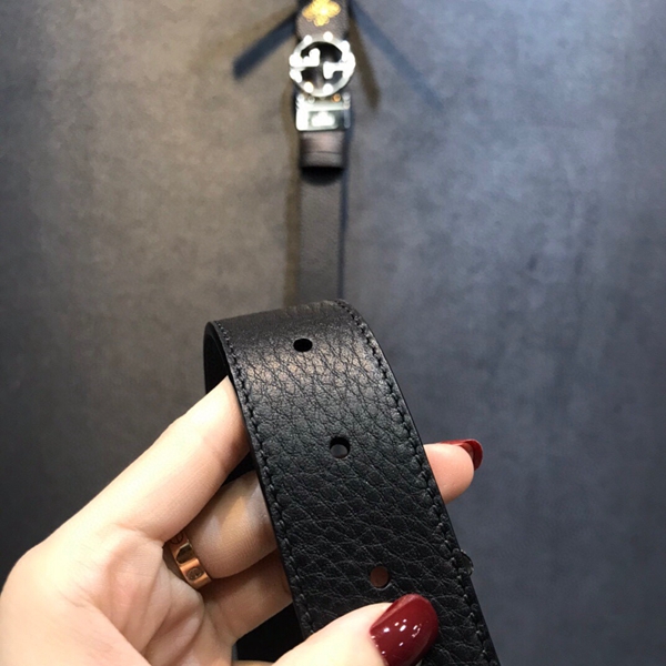 スーパーコピーグッチベルト着用イメージ